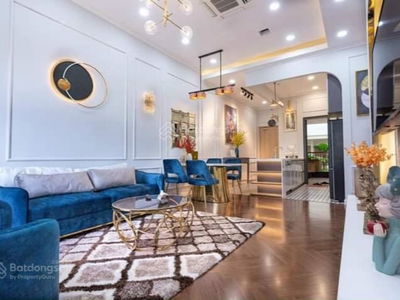 Topaz Twins, Vietnam Topaz Twins, Vietnam