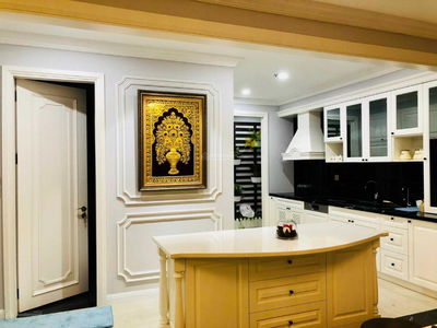 D'. Le Roi Soleil, Vietnam D'. Le Roi Soleil, Vietnam