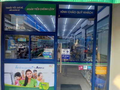 Nguyen Tat Thanh Street, Vietnam  Nguyen Tat Thanh Street, Vietnam