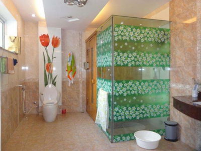 Lac Long Quan Street, Vietnam Lac Long Quan Street, Vietnam