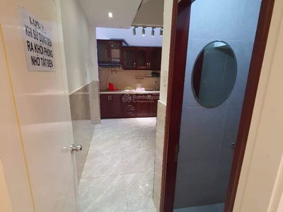 Ba Hat Street, Vietnam Ba Hat Street, Vietnam