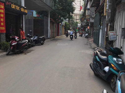 Lac Long Quan Street, Vietnam Lac Long Quan Street, Vietnam