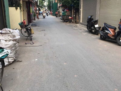 Lac Long Quan Street, Vietnam Lac Long Quan Street, Vietnam