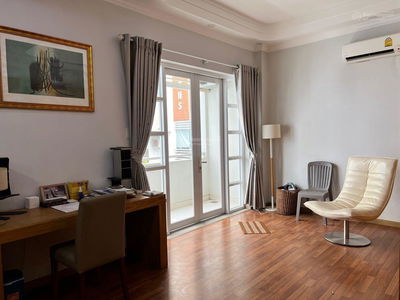 Nguyen Cuu Van Street, Vietnam Nguyen Cuu Van Street, Vietnam