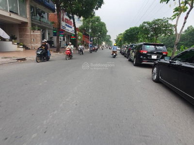 Song Hanh Street, Vietnam Song Hanh Street, Vietnam