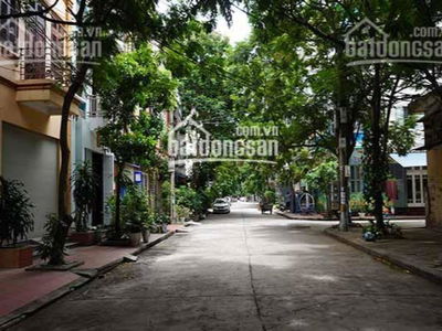 Xuan La Street, Vietnam Xuan La Street, Vietnam