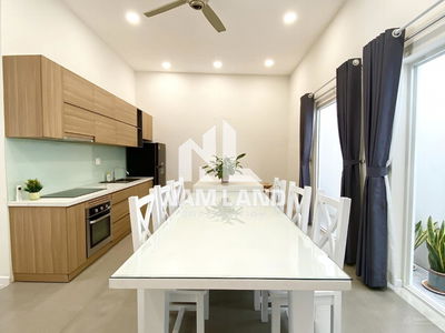 Nguyen Van Huong Street, Vietnam Nguyen Van Huong Street, Vietnam