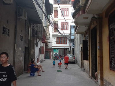 Nguyen Van Cu Street, Vietnam  Nguyen Van Cu Street, Vietnam