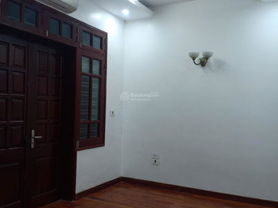 Lac Long Quan Street, Vietnam Lac Long Quan Street, Vietnam