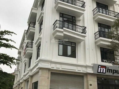 Xuan La Street, Vietnam Xuan La Street, Vietnam