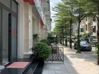 Xuan La Street, Vietnam Xuan La Street, Vietnam