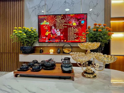 Thach Ban Street, Vietnam  Thach Ban Street, Vietnam