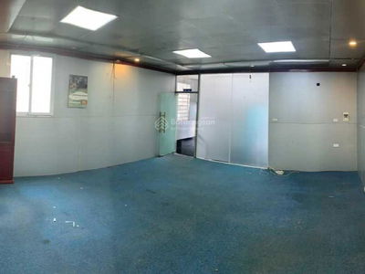 Xuan La Street, Vietnam  Xuan La Street, Vietnam