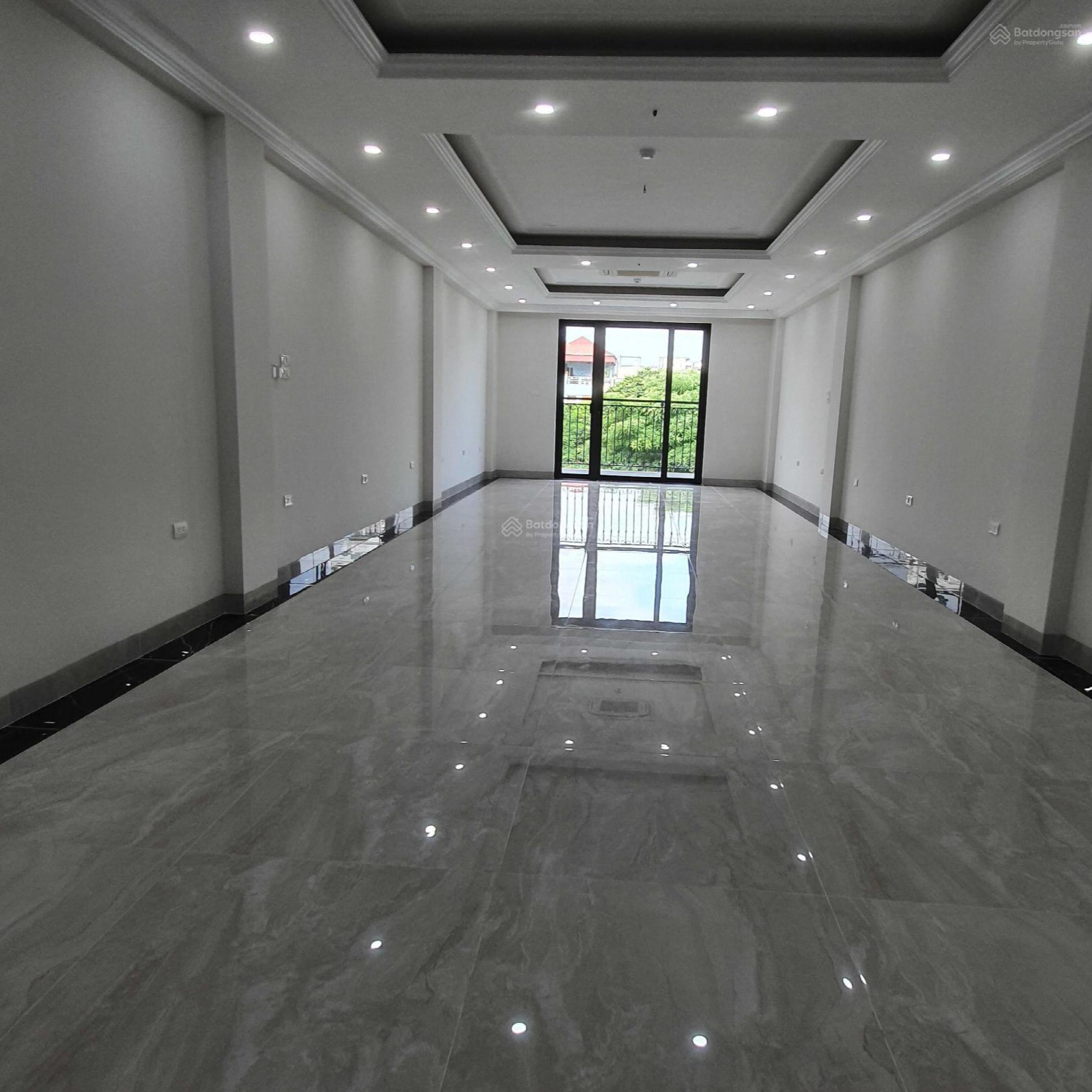 Khuong Dinh Street, Vietnam Khuong Dinh Street, Vietnam