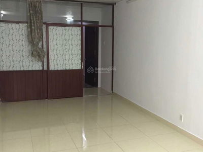 Nguyen Tat Thanh Street, Vietnam  Nguyen Tat Thanh Street, Vietnam