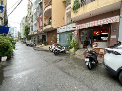 Van Kiep Street, Vietnam  Van Kiep Street, Vietnam