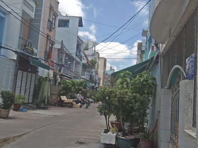 Lac Long Quan Street, Vietnam Lac Long Quan Street, Vietnam