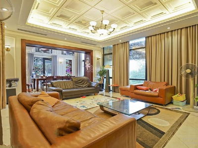 Lac Long Quan Street, Vietnam Lac Long Quan Street, Vietnam