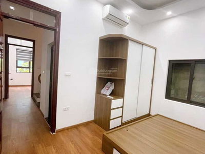 Lac Long Quan Street, Vietnam Lac Long Quan Street, Vietnam