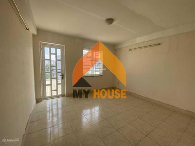 Cao Duc Lan Street, Vietnam  Cao Duc Lan Street, Vietnam