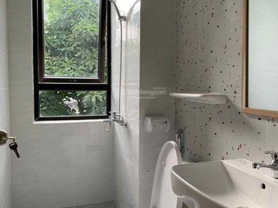 Do Xuan Hop Street, Vietnam  Do Xuan Hop Street, Vietnam