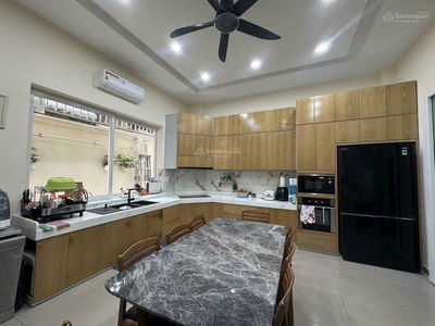 Pho Quang Street, Vietnam Pho Quang Street, Vietnam