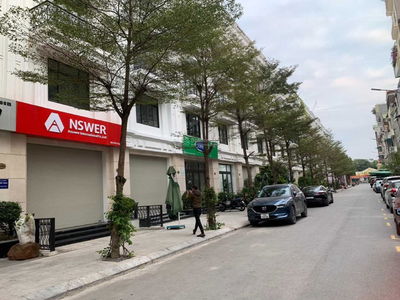 Xuan La Street, Vietnam Xuan La Street, Vietnam