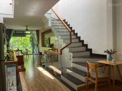 Le Duc Tho Street, Vietnam Le Duc Tho Street, Vietnam