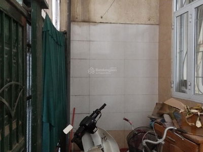 Nguyen Khang Street, Vietnam  Nguyen Khang Street, Vietnam