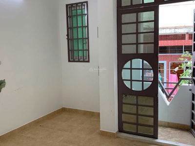 Lac Long Quan Street, Vietnam Lac Long Quan Street, Vietnam