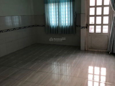 Nun Huynh Lien Street, Vietnam Nun Huynh Lien Street, Vietnam