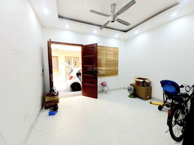 Nguyen Van Cu Street, Vietnam  Nguyen Van Cu Street, Vietnam