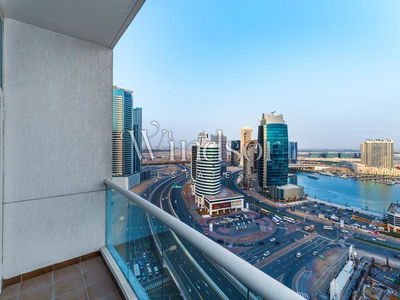 Burj Al Nujoom, United Arab Emirates  Burj Al Nujoom, United Arab Emirates