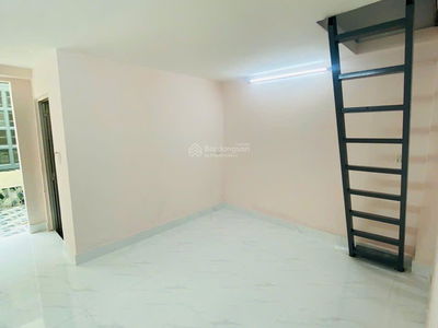 Ha Huy Giap Street, Vietnam Ha Huy Giap Street, Vietnam