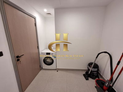 Hyati Avenue Hyati Avenue