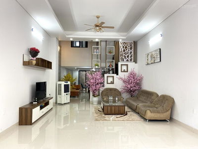 Nguyen Tat Thanh Street, Vietnam Nguyen Tat Thanh Street, Vietnam