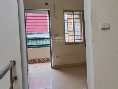 No. 6 Alley 29 Alley 279 Linh Nam, Vietnam No. 6 Alley 29 Alley 279 Linh Nam, Vietnam