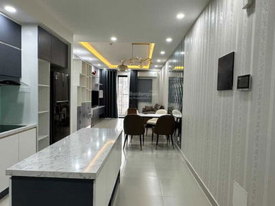 Topaz Twins, Vietnam Topaz Twins, Vietnam