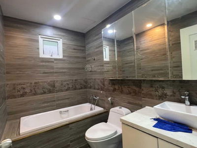 Hoang Anh Thanh Binh, Vietnam  Hoang Anh Thanh Binh, Vietnam