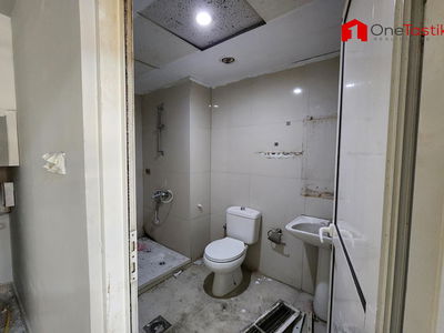 Phase 2, United Arab Emirates  Phase 2, United Arab Emirates