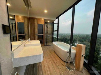 Swan Lake Onsen, Vietnam Swan Lake Onsen, Vietnam