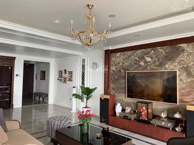 D'. Le Roi Soleil - Quang An, Vietnam D'. Le Roi Soleil - Quang An, Vietnam