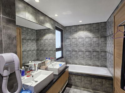 Dreamland Bonanza, Vietnam Dreamland Bonanza, Vietnam