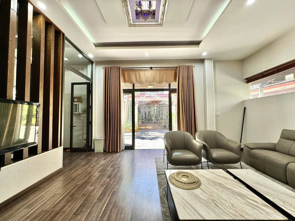 Three cars around the house, Vietnam Three cars around the house, Vietnam