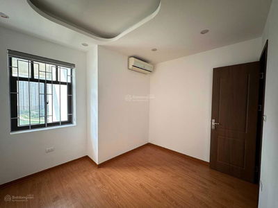 Hoang Minh Giam Street, Vietnam Hoang Minh Giam Street, Vietnam