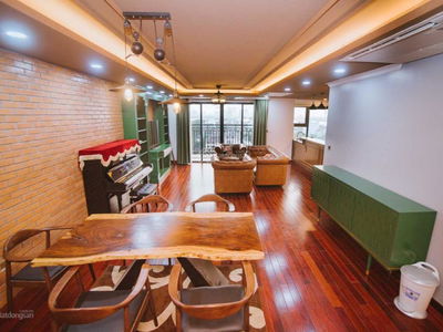 D'. Le Roi Soleil, Vietnam D'. Le Roi Soleil, Vietnam