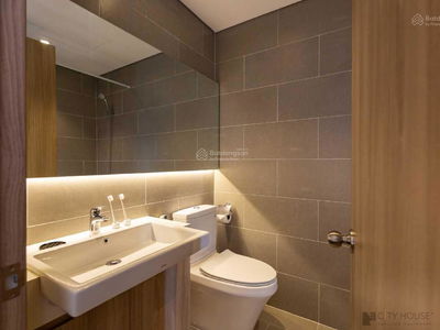 Truong Quoc Dung Street, Vietnam Truong Quoc Dung Street, Vietnam