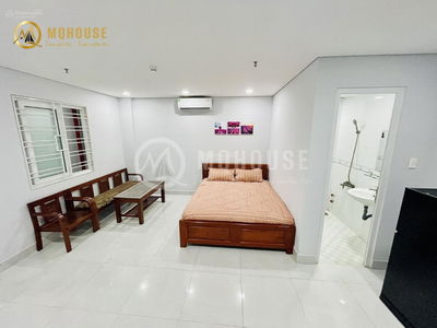 Bui Dinh Tuy Street, Vietnam Bui Dinh Tuy Street, Vietnam