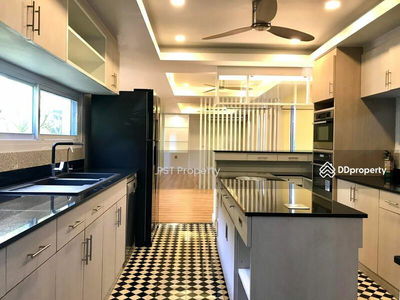 Single house near Bts Bangna and bearing, Bangkok, Thailand Single house near Bts Bangna and bearing, Bangkok, Thailand