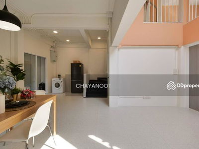 4 bedroom townhouse on Sukhumvit 71, Bangkok, Thailand 4 bedroom townhouse on Sukhumvit 71, Bangkok, Thailand